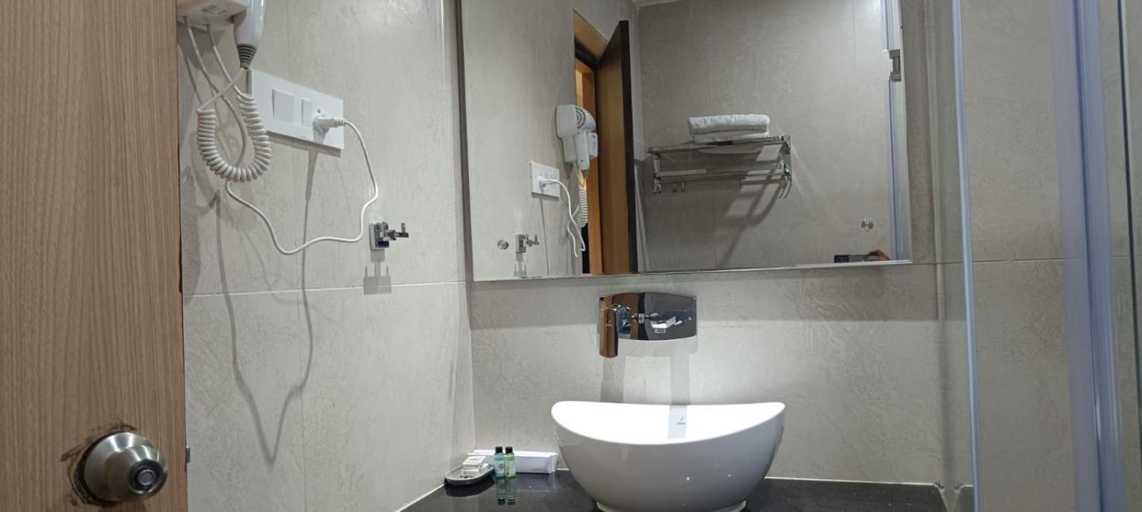Hotel Lee Garden Near To Blue Flag Beach 500 Mtrs Puri Esterno foto
