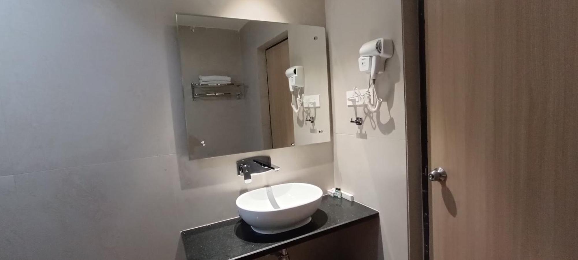 Hotel Lee Garden Near To Blue Flag Beach 500 Mtrs Puri Esterno foto